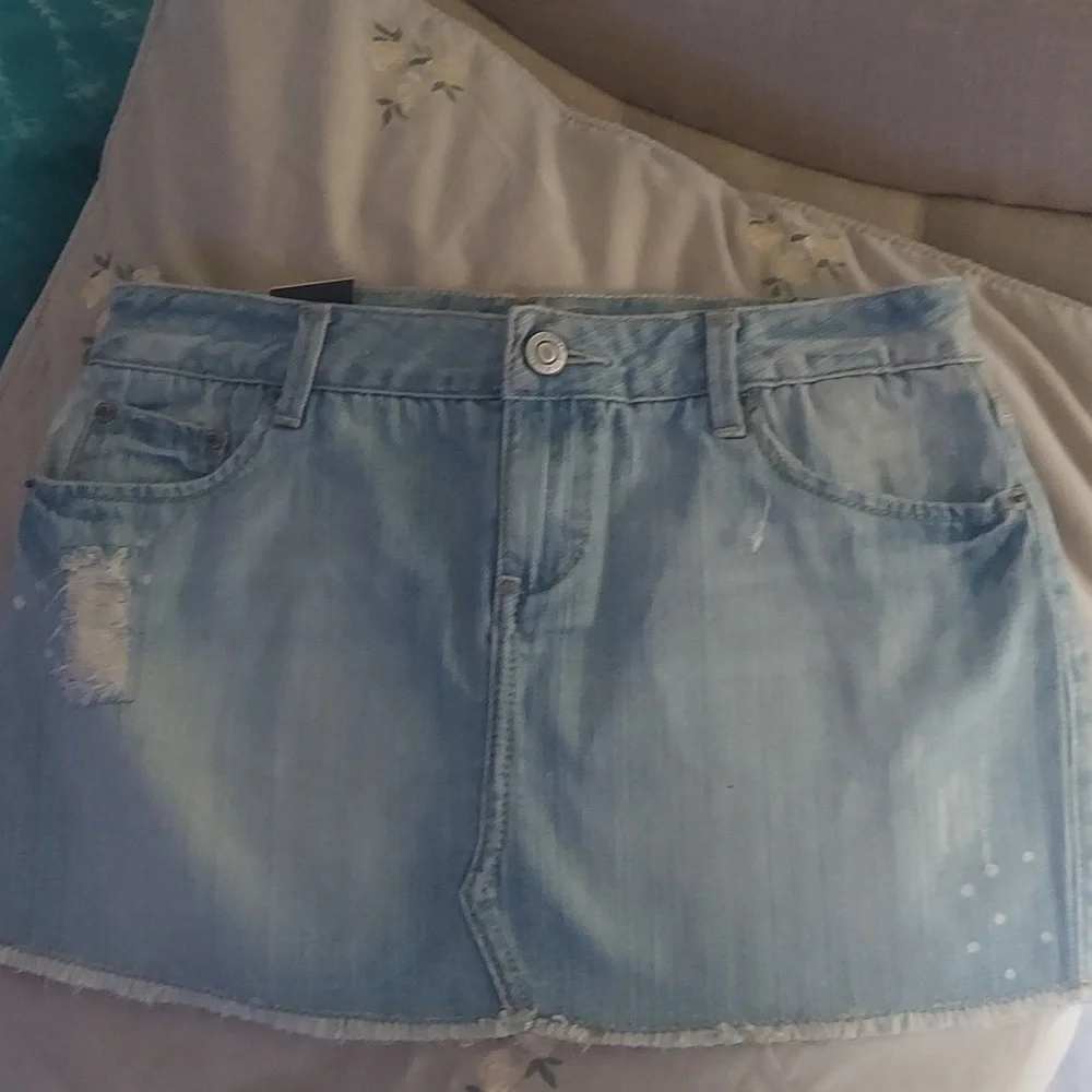 Rue21 Blue denim distressed Mini Skirt Sz 5/6 New